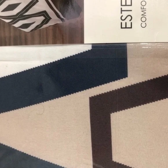 BNWT 8pc Queen comforter set - Picture 2 of 8